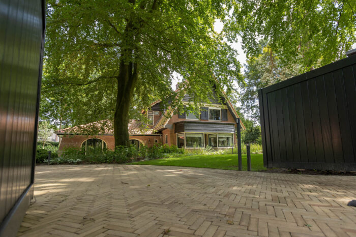 Uitstekend netwerk, ook in de tuin van Kempische villa